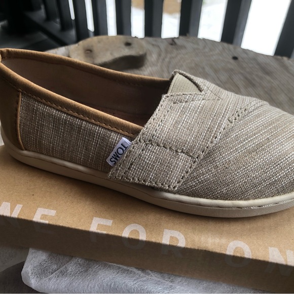 Kids TOMS shoes BNIB - Picture 5 of 10